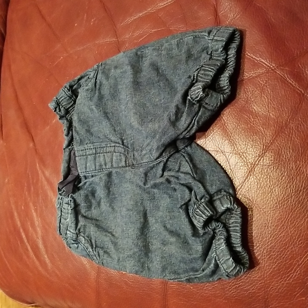 5/25 little tots size 6 mos shorts